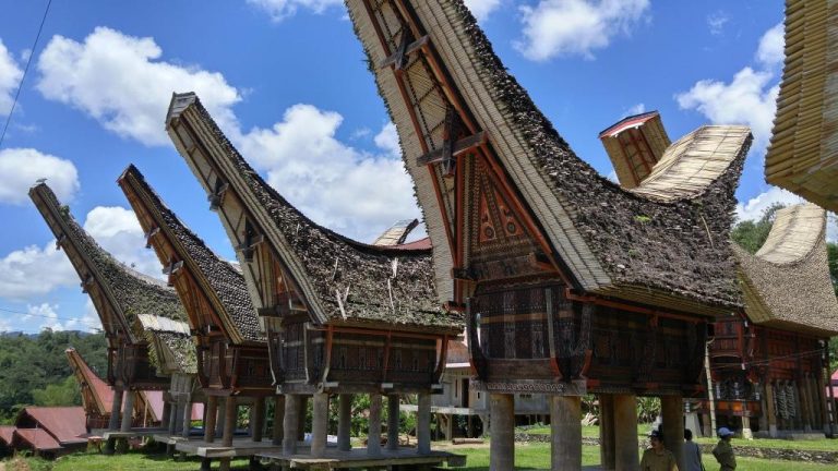 Profil Provinsi Sulawesi Selatan | Geografis, Suku, Bahasa, Agama dan Tempat Wisatanya