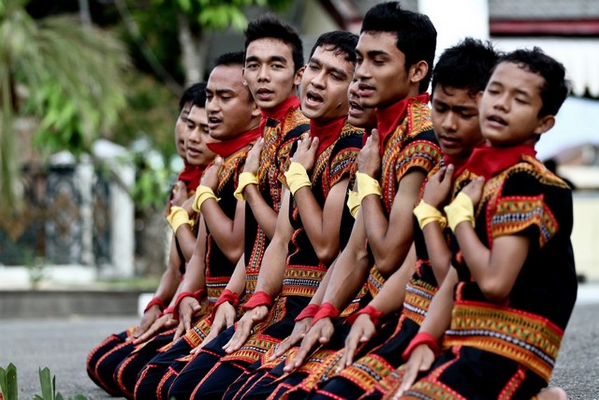 √7 Tarian Daerah Tradisional Indonesia Populer dan Terkenal