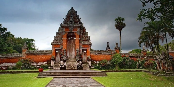 √ Kerajaan Bali | Napak Tilas Kisah Kesari Warmadewa hingga Udayana