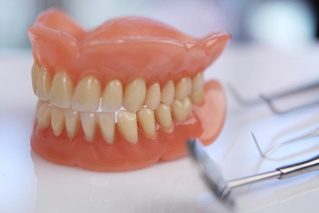 √ 8 Jenis Perawatan Gigi yang Rutin Dilakukan oleh Dokter Gigi