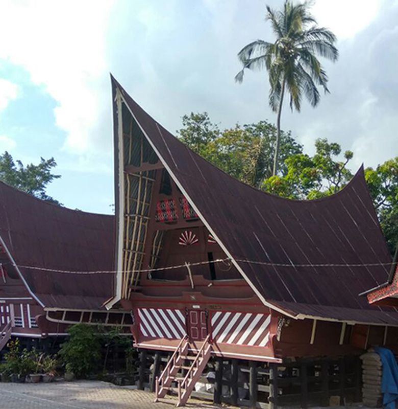 rumah adat sumatra utara