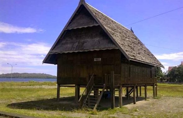 rumah adat sulawesi barat